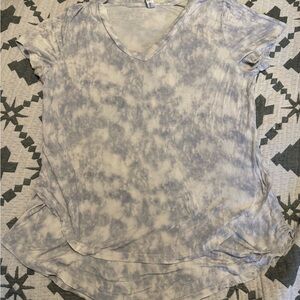 Latched Mama Nursing Blue and White Tie-Dye V-Neck Top